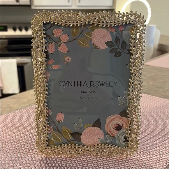 Cynthia Rowley | Accents | Cynthia Rowley Gold Floral  display picture 3